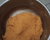 Foto langkah ke 3 dari resep Bola bola ubi isi coklat.