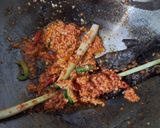 Foto langkah ke 4 dari resep Ikan Cucut Larak Tahu Kuah Merah a.k.a Mangut Iwak Asap Khas Tegal.