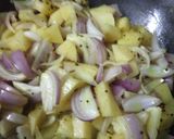 A picture of step 2 of Aloo pyaj ki sabji.