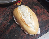 Foto del paso 3 de la receta: Bocadillo de pata asada y tomate aliñado