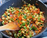 Une image de l'étape 19 de Lentilles corail aux saucisses, légumes, pistaches et coriandre.