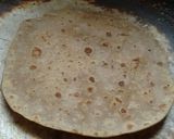 A picture of step 4 of Paneer Egg wrap with veggies.