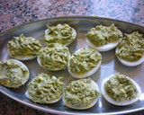 Foto del paso 2 de la receta: Huevos rellenos distintos