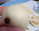 A picture of step 6 of Duck shape samosa.