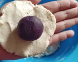 Foto langkah ke 2 dari resep 701. Onde-onde Isi Kumbu Ubi Ungu.