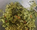 Foto langkah ke 5 dari resep Tumis Pucuk dan Kembang Kates.