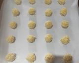 Foto langkah ke 3 dari resep Strawberry Thumbprint Cookies.