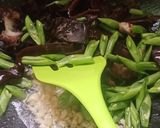 Foto langkah ke 2 dari resep Tumis Jamur Sawi Putih.