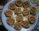 Foto langkah ke 5 dari resep Kue keranjang mawar.