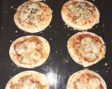 A picture of step 4 of Minnie Kabab pizza.