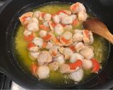 Foto del paso 4 de la receta: Ostiones al pil pil con vino blanco