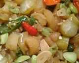Foto langkah ke 4 dari resep Oseng kikil pete asam pedes.