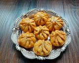 तळणीचे मोदक (Talniche Modak Recipe In Marathi) रेसिपी स्टेप 5 फोटो 