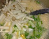 รูปขั้นตอนการทำที่ 2 ของ ไข่เจียวเห็ดชิเมจิ