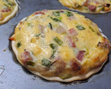 Foto del paso 5 de la receta: Mini tartas de queso, panceta y verdeo