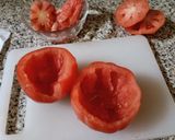 Foto del passaggio 2 della ricetta Pomodori cuore di bue con stracchino e acciughe