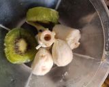 A picture of step 1 of Kiwi Banana Smoothie.