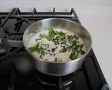 Foto del paso 2 de la receta Lomos de pechuga de pollo con bechamel y pimentón