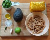 Foto del paso 1 de la receta: Pasta con crema de aguacate y cilantro