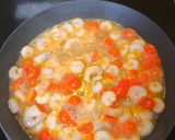 Foto del paso 3 de la receta: Espaguetis de calabacín con gambas