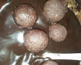 Foto langkah ke 5 dari resep Triples choco cake ball.