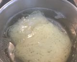 A picture of step 3 of Easy chicken ramen.