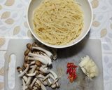 Foto langkah ke 2 dari resep #116. Spaghetti Aglio Olio Jamur Shimeji.