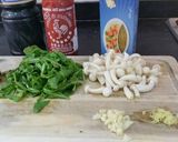 A picture of step 2 of Pasta with rocket, mushrooms and crunchy ham.