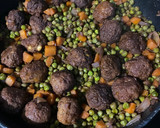 Foto del paso 9 de la receta: Albóndigas en salsa de vino tinto y patatas aromatizadas con albahaca 🌿