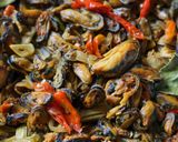 Foto langkah ke 5 dari resep Oseng Kerang Hijau Kupas.