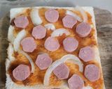 Foto langkah ke 3 dari resep Pizza Roti Tawar.