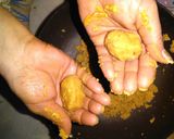 A picture of step 2 of Besan ladoo.