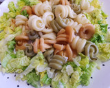 Foto del paso 2 de la receta: Ensalada de pasta con atún y langostinos