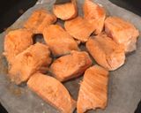 Hình bước làm 2 của món Canh chua cá hồi tại Nhật
