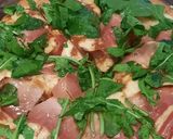 Foto del paso 4 de la receta: Pizza con rúcula, crudo y mozzarella