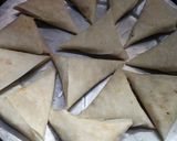 A picture of step 3 of Pizza Samosa.