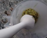 A picture of step 2 of Bruschettone crema di zucchine con calamari e olive.
