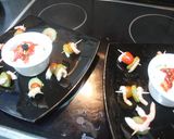 Foto del paso 11 de la receta: Ensalada de filetes de arenque acompañada de pinchos de gambas