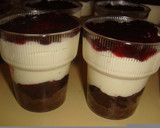 Foto del paso 7 de la receta: Cheesecake de frutos rojos en vasitos