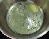 Foto langkah ke 3 dari resep Matcha Lava Toast.