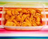 Foto del paso 2 de la receta: Delicias de pollo crujiente con rebozado de panko y parmesano, acompañadas de salsa miel y mostaza