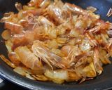 Foto del paso 2 de la receta: Lumaconi rellenos de ragú de setas y velouté de marisco