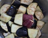 Φωτογραφία βήματος 3 της συνταγής Μοσχαράκι με Μελιτζάνες κοκκινιστό στην κατσαρόλα Αντώνης