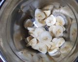 બનાના મિલ્ક શેઇક (Banana Milkshake Recipe In Gujarati) રેસીપી સ્ટેપ2ફોટો