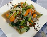 Foto langkah ke 4 dari resep Tumis Sawi Hijau Bakso.