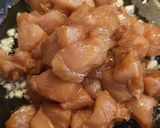 Foto del paso 2 de la receta: Pechuga de pollo con salsa de ajo y pimienta negra