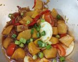 Foto langkah ke 6 dari resep Telur Ceplok Kuah Kecap Bombay.