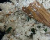 A picture of step 4 of Rice flour upma.