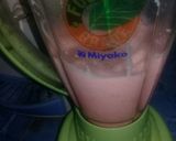 Foto langkah ke 3 dari resep Jus Strawberi.