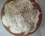 Foto del paso 3 de la receta: Cazuelita de calabacín con York y queso, acompañada de ensalada